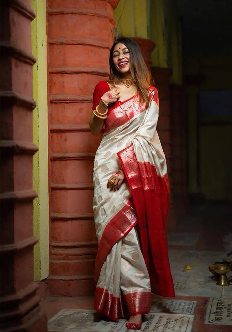 Women's Banarasi Style Pure Saree With Un-Stitched Blouse - Image 3