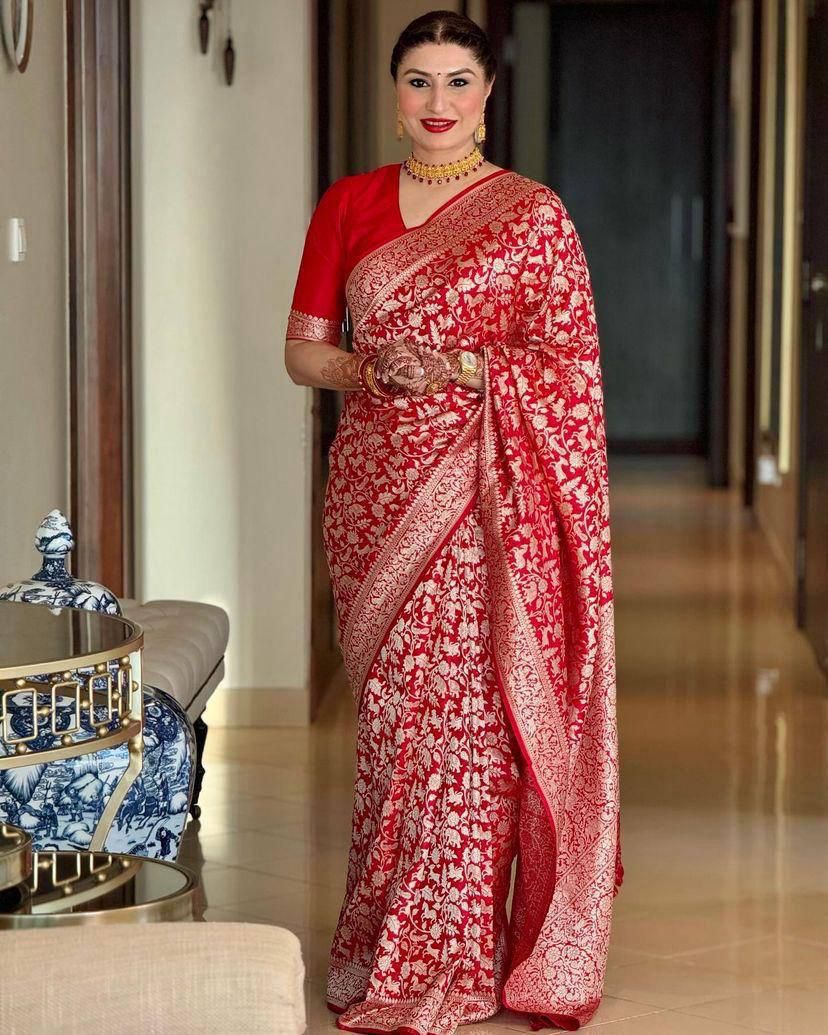 Women Banarasi Woven Saree with Unstitched Blouse Piece