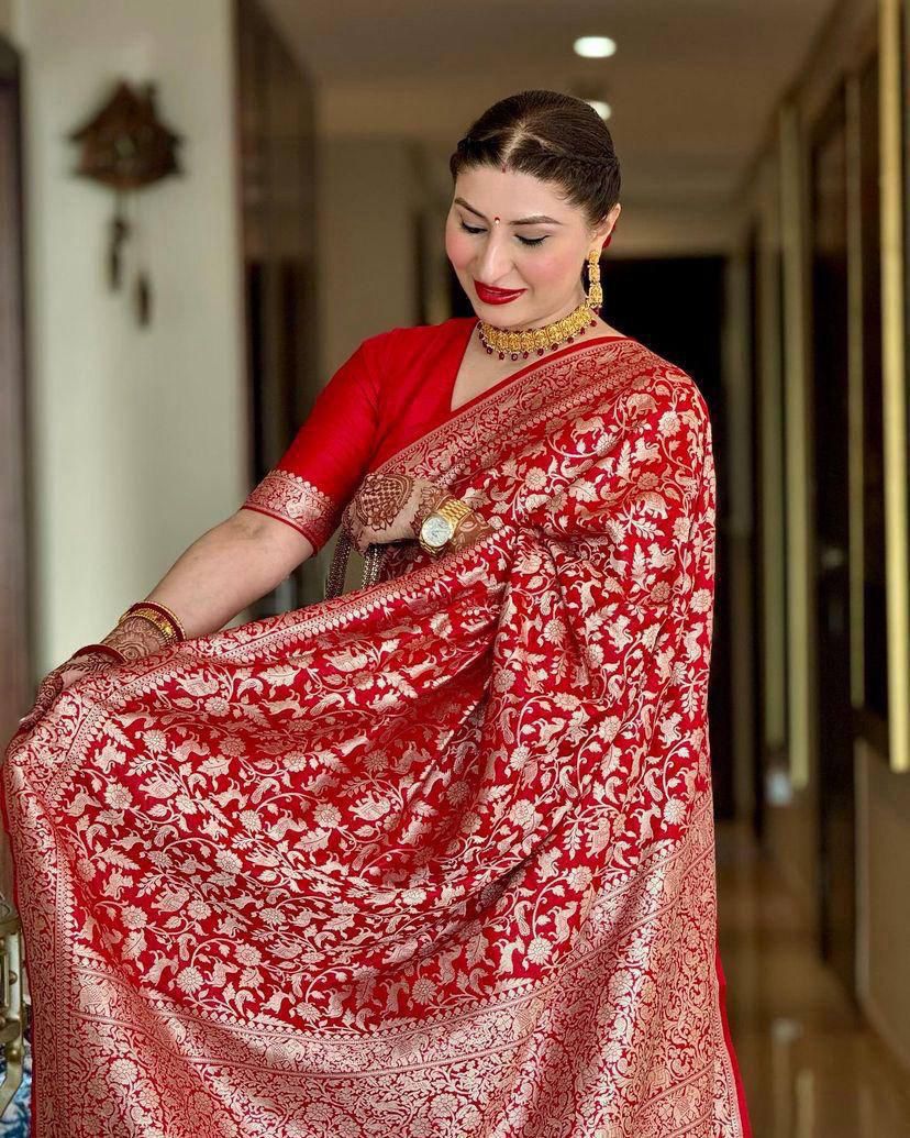 Women Banarasi Woven Saree with Unstitched Blouse Piece - Image 3